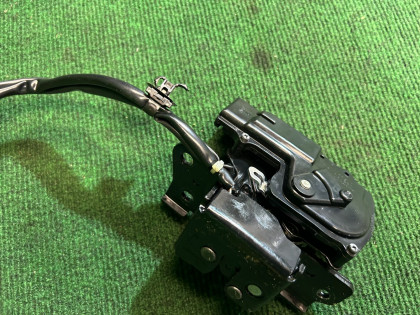 バックドアロック TOYOTA PRIUS OEM 69350-47040 ZVW30 2013 1F7 SILVER