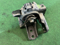 左发动机支撑胶 TOYOTA PRIUS OEM 12372-37110 ZVW30 2013 2ZRFXE AT