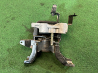 右发动机支座 TOYOTA PRIUS OEM 12305-37300 ZVW30 2013 2ZRFXE AT