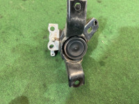 右发动机支座 TOYOTA PRIUS OEM 12305-37300 ZVW30 2013 2ZRFXE AT