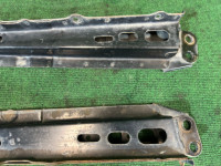 คานหน้า Правая и левая TOYOTA PRIUS OEM 51107-12010 51108-12010 ZVW30 2013 2ZRFXE AT