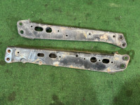 คานหน้า Правая и левая TOYOTA PRIUS OEM 51107-12010 51108-12010 ZVW30 2013 2ZRFXE AT