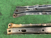 คานหน้า Правая и левая TOYOTA PRIUS OEM 51107-12010 51108-12010 ZVW30 2013 2ZRFXE AT