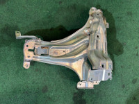 ブラケット Инвертора TOYOTA PRIUS OEM G9110-47011 ZVW30 2013 1F7 SILVER