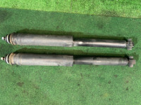 โช้คอัพ Задние амортизаторы TOYOTA PRIUS OEM 48530-80533 48530-80533 ZVW30 2013 2ZRFXE AT