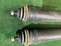 โช้คอัพ Задние амортизаторы TOYOTA PRIUS OEM 48530-80533 48530-80533 ZVW30 2013 2ZRFXE AT