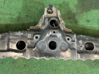 クロスメンバー Передняя TOYOTA PRIUS OEM 57104-47020 ZVW30 2013 2ZRFXE AT