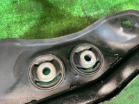 Travesaño trasero SUBARU LANCASTER OEM 20152AE001 BH9 2001 EJ254 AT