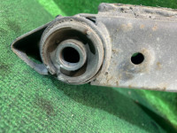 Travesaño trasero SUBARU LANCASTER OEM 20152AE001 BH9 2001 EJ254 AT