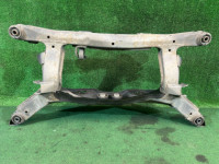 Travesaño trasero SUBARU LANCASTER OEM 20152AE001 BH9 2001 EJ254 AT