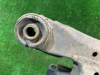 Travesaño trasero SUBARU LANCASTER OEM 20152AE001 BH9 2001 EJ254 AT