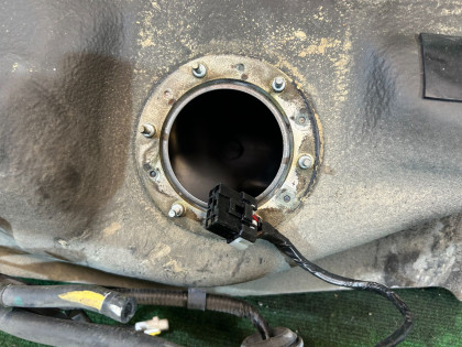 Fuel tank SUBARU LANCASTER OEM 42012AE010 BH9 2001 EJ254 AT