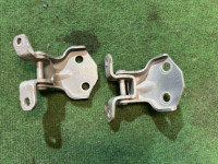 Right front door hinges SUBARU LANCASTER OEM 61220AC000 61220AC010 BH9 2001 GREEN 1U7