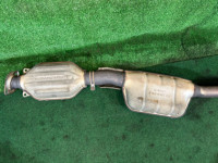 ท่อไอเสียท่อนกลาง SUBARU LANCASTER OEM 44200AE050 BH9 2001 EJ254 AT