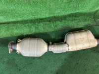 ท่อไอเสียท่อนกลาง SUBARU LANCASTER OEM 44200AE050 BH9 2001 EJ254 AT