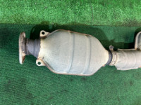 ท่อไอเสียท่อนกลาง SUBARU LANCASTER OEM 44200AE050 BH9 2001 EJ254 AT
