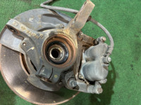 Ступицы передние SUBARU LANCASTER OEM 28313AE020 28313AE030 28052AA000 26310AC041 BH9 2001 EJ254 AT