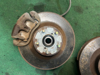 Ступицы передние SUBARU LANCASTER OEM 28313AE020 28313AE030 28052AA000 26310AC041 BH9 2001 EJ254 AT