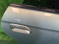 Puerta trasera derecha SUBARU LANCASTER OEM 60400AE420 BH9 2002 GREEN 1U7