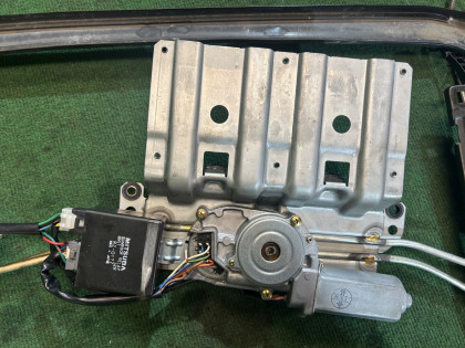 Моторчик люка SUBARU LANCASTER OEM 65450AE000 BH9 1998 EJ254 AT