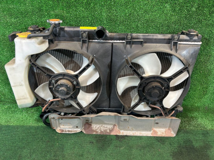 ラジエーター SUBARU OUTBACK OEM 45111AG000 BP9 2004 EJ253 AT