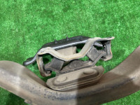 Travesaño de la caja de cambios manual SUBARU LEGACY OEM 41011AE020 41011AE100 41011FE050 BH5 2002 EJ208 MT5