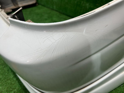 Parachoques trasero с губой SUBARU LEGACY OEM 57703AE210WG BH5 2002 WHITE 51E