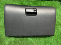 Porta-luvas черный SUBARU LEGACY OEM 66120AE000ML BH5 2002 WHITE 51E