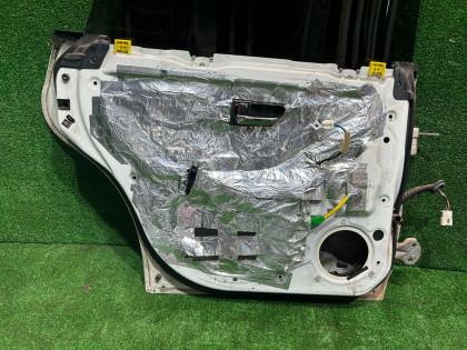 Puerta trasera izquierda SUBARU LEGACY OEM 60400AE410 BH5 2002 WHITE 51E