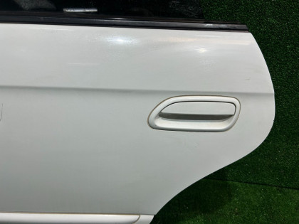 Puerta trasera izquierda SUBARU LEGACY OEM 60400AE410 BH5 2002 WHITE 51E