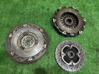 クラッチ一式（フライホイール・カバー・ディスク） Сцепление SUBARU LEGACY OEM 30210AA530 30100AA791 12342AA050 BH5 2002 EJ208 MT5
