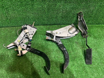 Pedals Комплект SUBARU LEGACY OEM 36015AE01036012AE240 BH5 2002 WHITE 51E