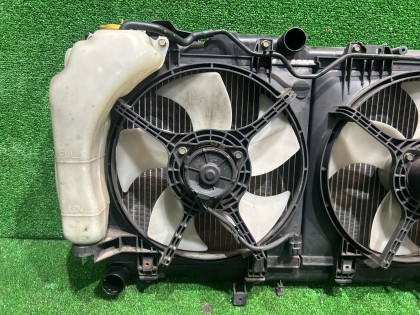 Radiador do motor SUBARU LEGACY OEM 45111AE032 BH5 2002 EJ208 MT5