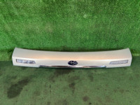 尾门饰板 Вставка между стопов SUBARU OUTBACK OEM 84261AG050GA BP9 2004 GOLD 39J