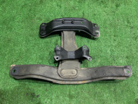 คานรองเกียร์ธรรมดา 41022AC180 41011AE020 SUBARU LEGACY
