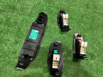 车窗控制模块 черный SUBARU LEGACY OEM 83071AE000 BE5 BH5 1999 EJ208 MT5