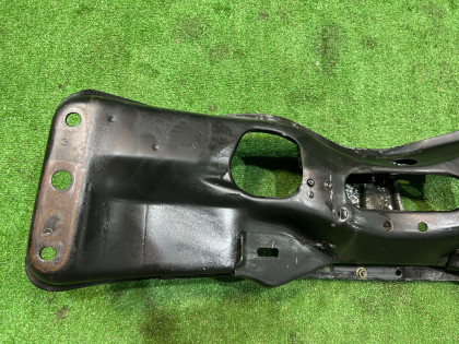 Travessa dianteira SUBARU LANCASTER OEM 20101AE021 BH9 BE9 1998 EJ254 AT