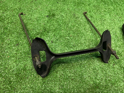 Suporte da bateria SUBARU LANCASTER OEM 82182AA040 82161AA040 82122AA011 BH9 1998