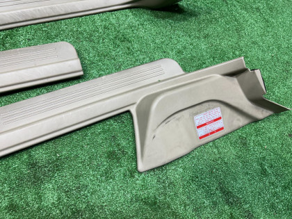 คิ้วชายบันได SUBARU LANCASTER OEM 94060AE000GE 94060AE010GE 94061AE000GE 94061AE010GE BH9 1998 BEIGE 8L5