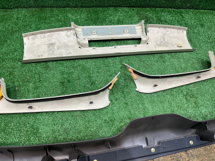 Обшивка пятой двери SUBARU LANCASTER OEM 94320AE011AD 94310AE020GF 94310AE030GF 94310AE000GF BHE BH9 BH5 1998 BEIGE 8L5