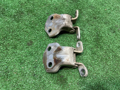 左フロントドアヒンジ SUBARU LANCASTER OEM 61220AC000 61220AC010 BH9 1998 BEIGE 8L5