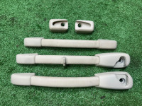 มือจับเพดาน SUBARU LANCASTER OEM 92043AE000GF 92041AE020GF 92041AE030GF BHE BH9 BH5 1998 BEIGE 8L5