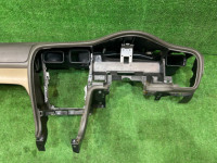 Торпедо пустая SUBARU LANCASTER OEM 66045AE000DG BHE BH9 BH5 1998 BEIGE 8L5