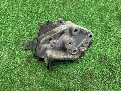 正时张紧器支架 SUBARU LEGACY OEM 13156AA061 BE5 1999 EJ208 MT5
