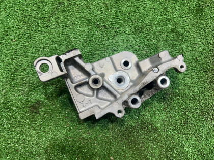 正时张紧器支架 SUBARU LEGACY OEM 13156AA061 BE5 1999 EJ208 MT5