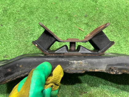 变速箱横梁 SUBARU LANCASTER OEM 41011AE010, 41022AC150 BHE BH9 2001 EZ30 AT