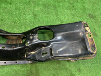 Travesaño delantero SUBARU LANCASTER OEM 20101AE013 BHE BEE 2001 EZ30 AT
