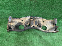 Travesaño delantero SUBARU LANCASTER OEM 20101AE013 BHE BEE 2001 EZ30 AT