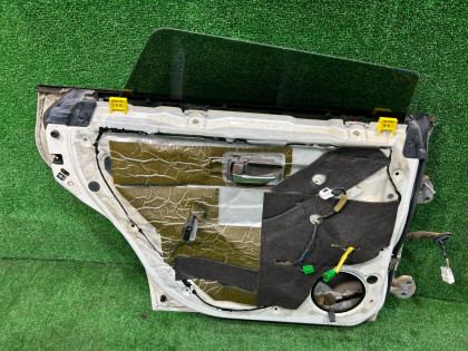 Puerta trasera izquierda SUBARU LANCASTER OEM 60400AE430 BHE BH9 2001 WHITE 07C, 081