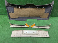 Revestimento da porta da bagageira SUBARU LANCASTER OEM 94320AE011AD BHE BH9 BH5 2001 WHITE 07C, 081